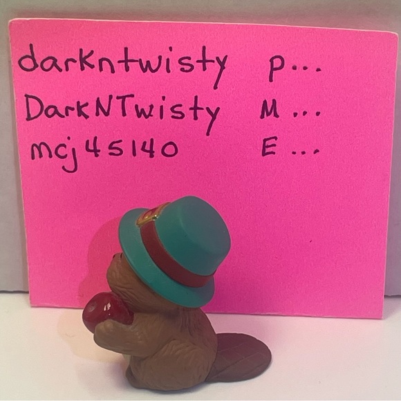 BNWT Vintage Hallmark Merry Miniature Pilgram Beaver Biting An Apple - Picture 5 of 12